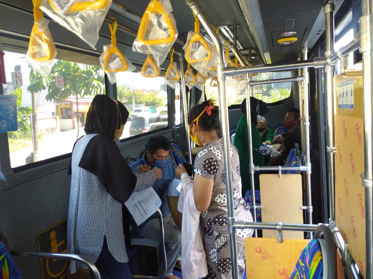 Warga Pekanbaru Antusias Ikuti Vaksinasi di Lima Bus Keliling yang Disediakan Pemko