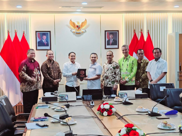 Minta Dukungan, Gubri Abdul Wahid Temui Menteri Kehutanan