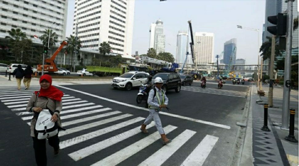 Пешеходам в китае. Пешеходный переход в Японии. Пешеходный переход в Китае. Самый длинный пешеходный переход в мире. Пешеходный переход в Корее.