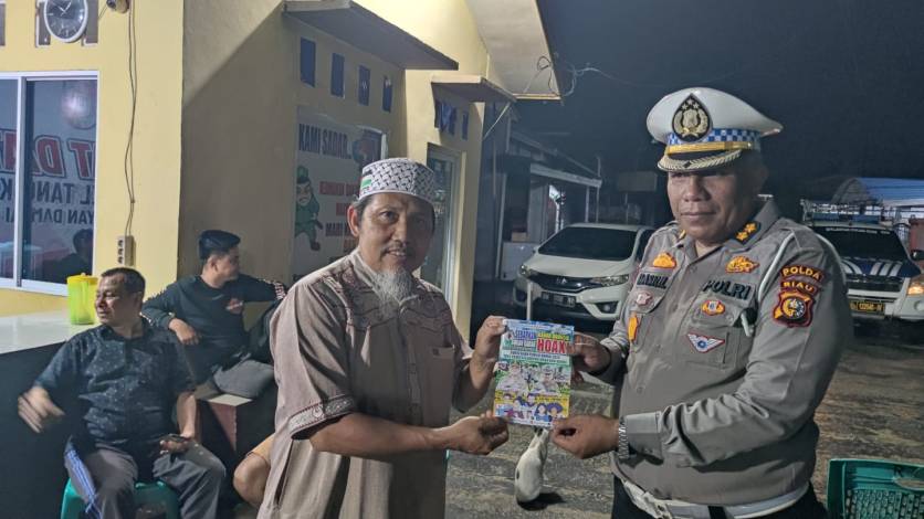 Patroli Malam, Ditlantas Polda Riau Sampaikan Pemilu Damai ke Masyarakat