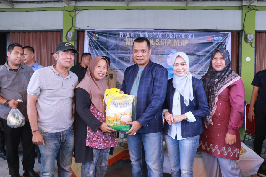 Hadiri Pasar Murah di Binawidya, Pj Walikota Sampaikan Program Prioritas