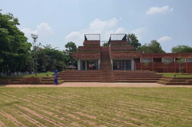 Revitalisasi Selesai, Warga Cirebon Bisa Bergembira di Alun-alun Kejaksan