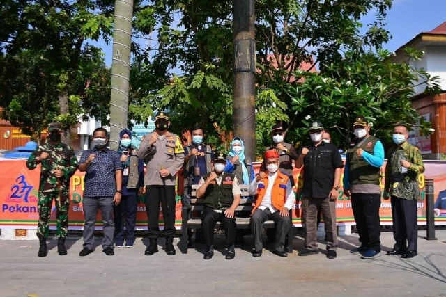 Ketua DPRD Pekanbaru bersama Walikota dan Forkompinda Lepas Tim Satgas Covid-19