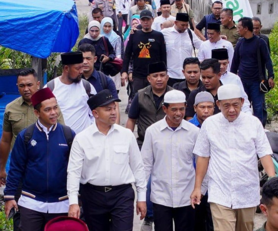 Balek Kampung, Gubernur Riau Abdul Wahid Disambut Haru Masyarakat Simbar