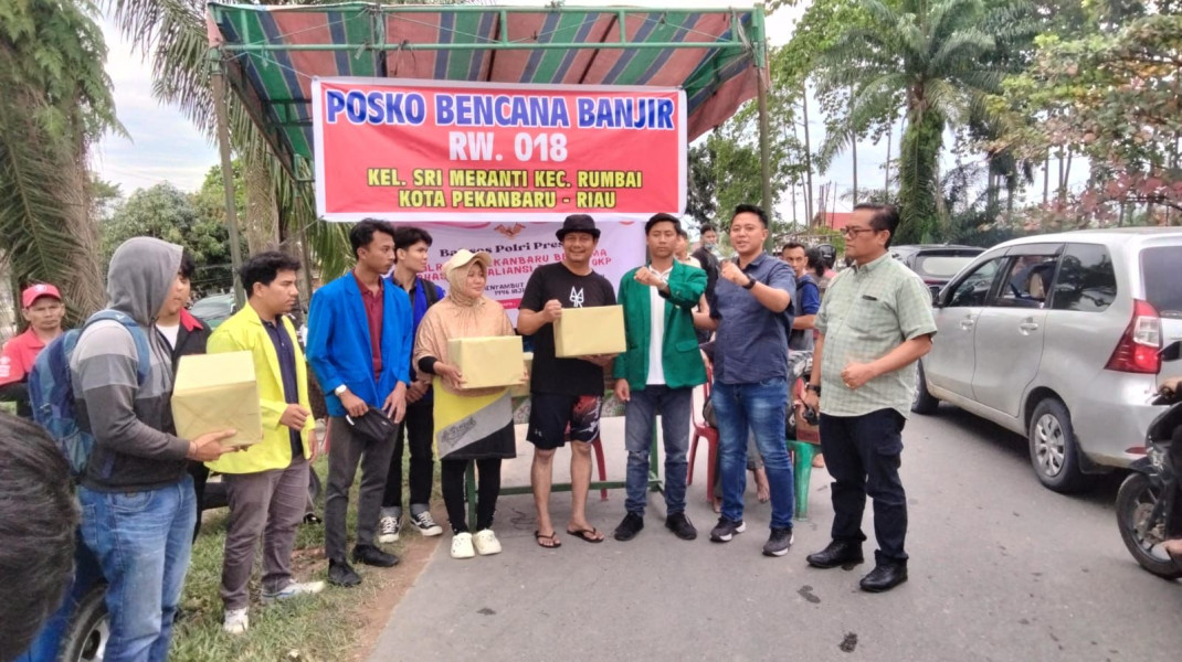 Polresta Pekanbaru Bersama BEM se-Riau Serahkan Bantuan