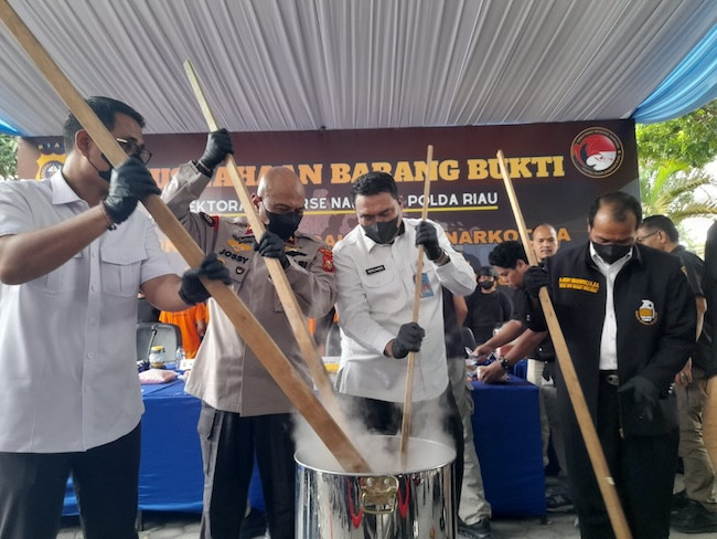 Polda Riau Musnahkan Narkotika Rp43,9 Miliar Jaringan Internasional dan Lapas