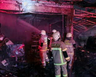 Lima Kios di Jalan Belimbing Pekanbaru Terbakar