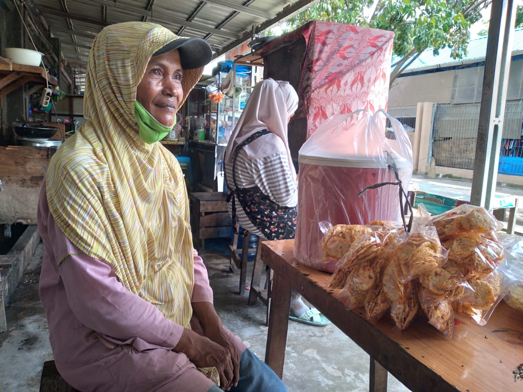 Rumah Yatim Bagikan Sembako ke Mursyani Janda Sebatang Kara 