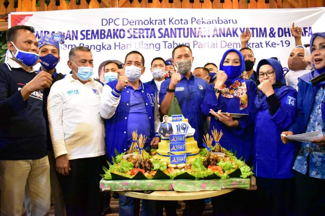 DPC Partai Demokrat Pekanbaru Bagi Sembako dan Santuni Anak Yatim serta Dhuafa