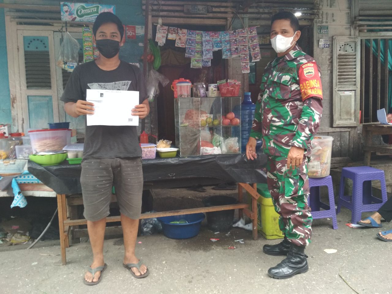 Babinsa Monitoring dan Pendataan Warga Penerima BTPKLW di Kelurahan Sukaramai 