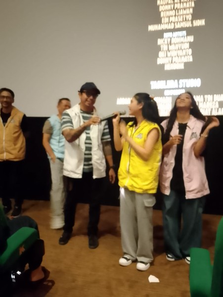 Antusiasme Masyarakat Pekanbaru Tonton Pelangi di Mars: Penuh Edukasi, Mimpi dan Perjuangan Heroik
