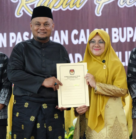 Gubernur Lantik Bupati dan Wakil Bupati Terpilih Afni-Syamsurizal di Siak