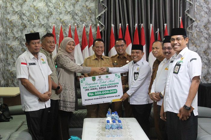 Keluarga Besar Almarhum H. Awaloeddin Salurkan Zakat Mal Rp500 Juta di Rokan Hilir