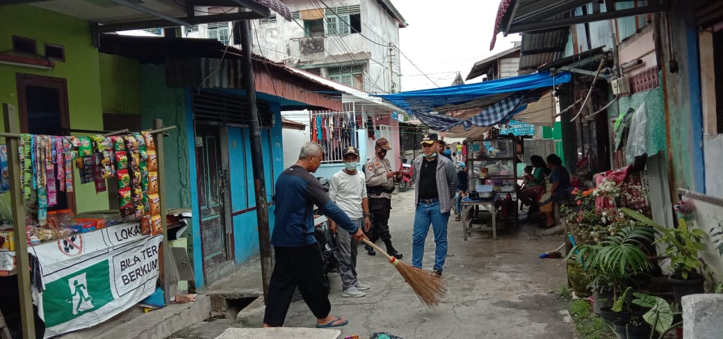 Cegah DBD, Babinsa Sukaramai Gelar Gotong Royong Massal 