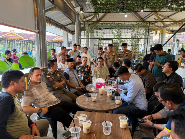 Dua Kelompok Nyaris Bentrok Rebutan Lahan Parkir, Walikota Pekanbaru Turun Tangan