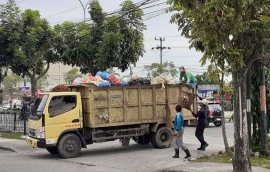 Pj Wali Kota Pekanbaru Minta Angkutan Sampah Mandiri Diberdayakan