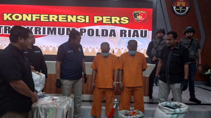 Beraksi di 27 TKP, Polda Riau Tangkap Kakak Adik Pembobol Toko Pakaian