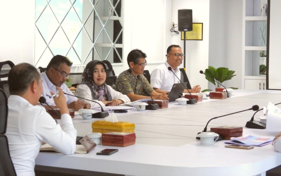 Kepala BPKAD Pekanbaru Yulianis Hadiri Rapat Forum Komunikasi