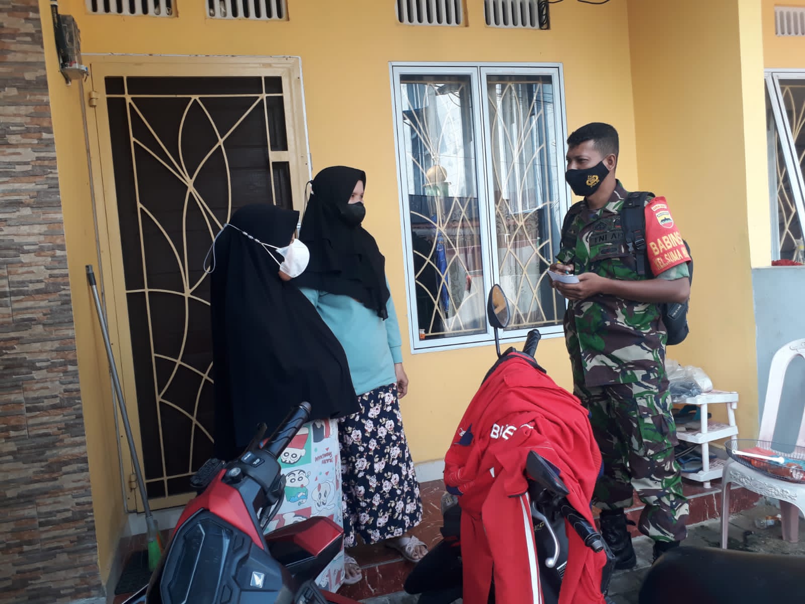 Komsos di Gang Nur Hidayah, Sertu Khairuddin: Mudik Lebaran Warga Diimbau Pastikan Keamanan Rumah