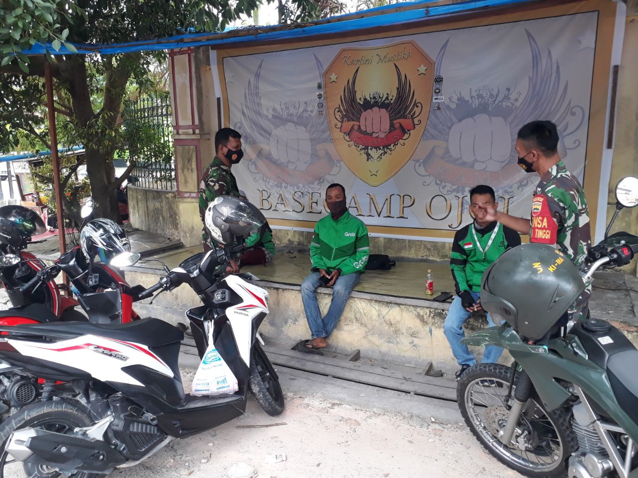 Sambangi Warga Binaan, Babinsa Berikan Edukasi dan Sosialisasi Prokes 