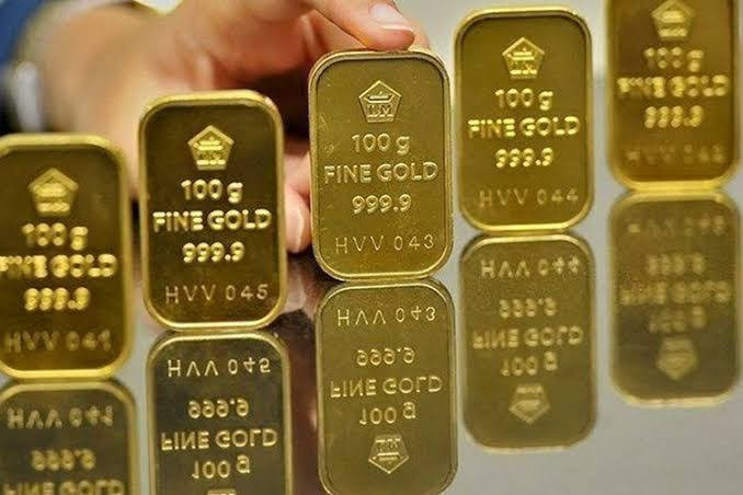 Mulai Ditinggal, Harga Emas Global Kembali Turun