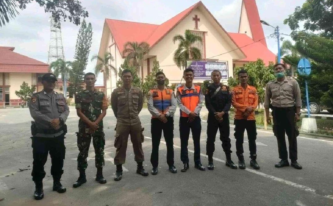 Babinsa-Bhabinkamtibmas Monitoring Pengamanan Gereja di Wilayah Teritorial 