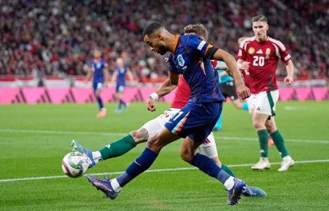 Van Dijk Kartu Merah, Belanda Diimbangi Hungaria