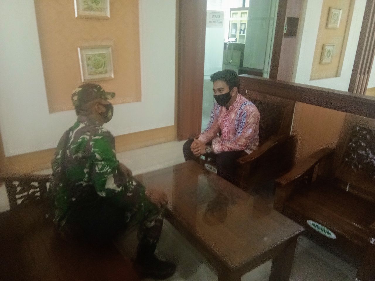Babinsa Kelurahan  Simpang Empat   Komsos ke KPU Riau