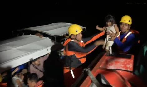 Kapal Wisata Mati Mesin di Pulau Rupat, 23 Penumpang Dievakuasi