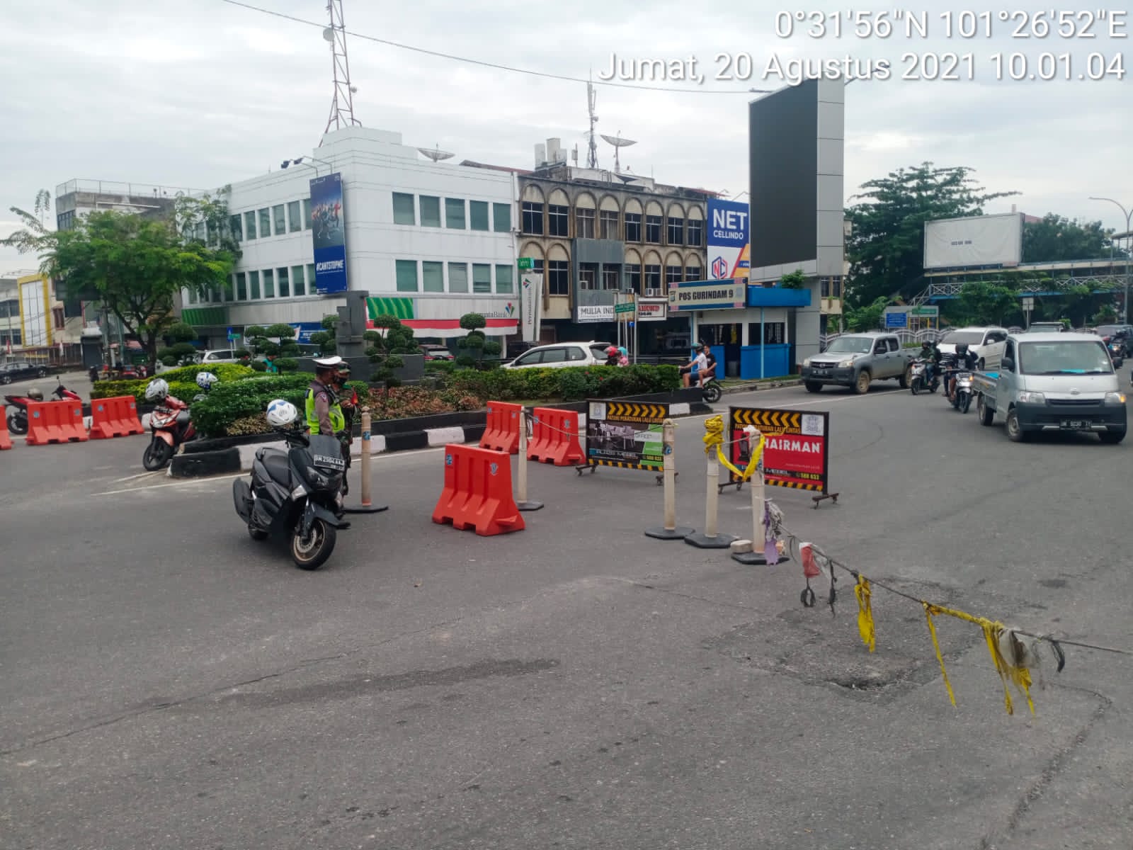 Babinsa Kelurahan Kotabaru Patroli Penyekatan Jalan 