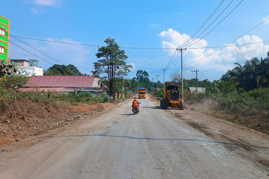 Bupati Inhu Minta Bantuan Pemprov Riau Perbaiki Jalan