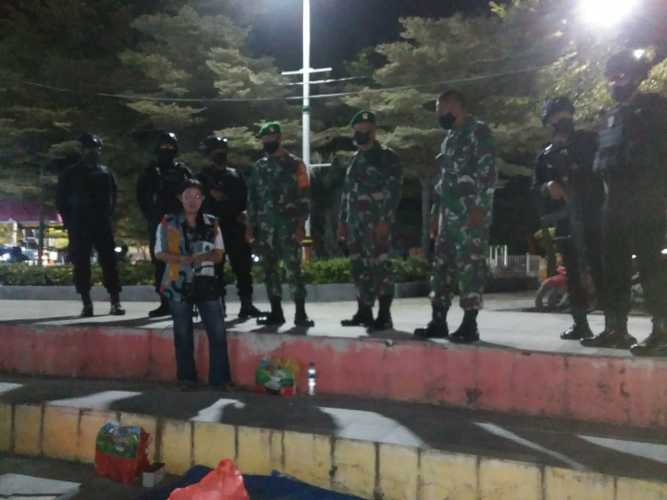 Patroli Sinergitas TNI-Polri, Serka TM Sihite Berikan Imbauan pada Remaja 