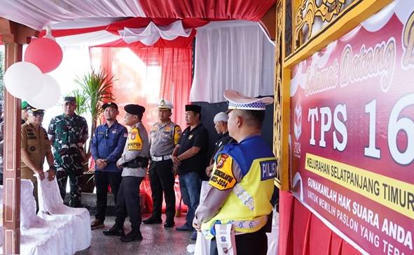 Pastikan Pemilu 2024 Aman, Wakapolda Riau Cek TPS di Empat Kabupaten