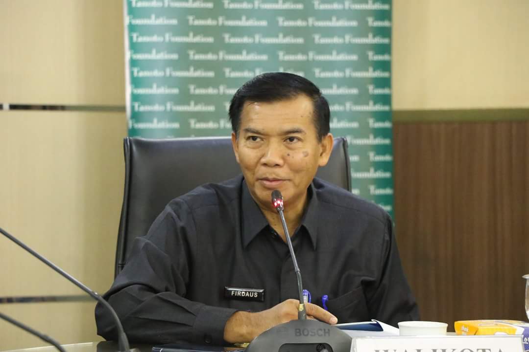 Firdaus Serahkan Sertifikat ke Masyarakat Rumbai