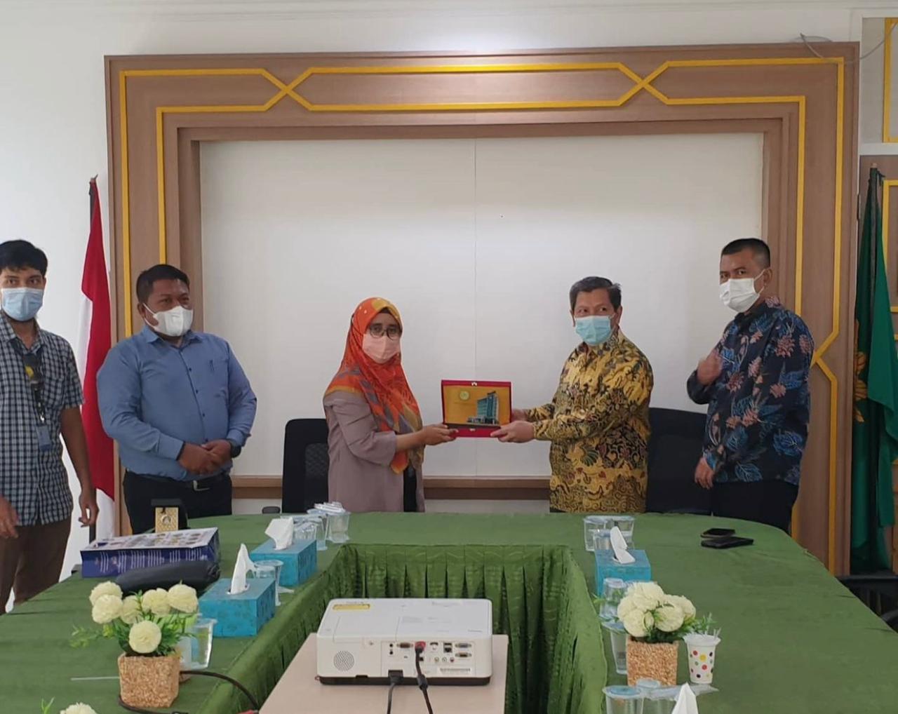 Dihadiri Rektor, UMRI Jalin MoU dengan ISI Padang Panjang