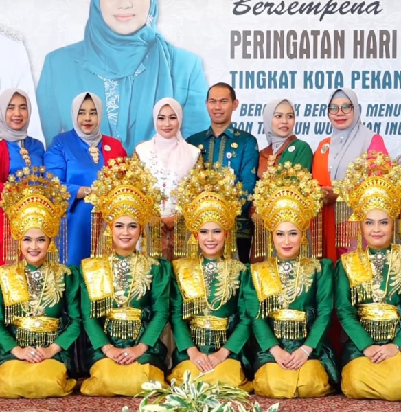 Camat Bukit Raya Hadiri Peringatan Hari Kartini Ke-144