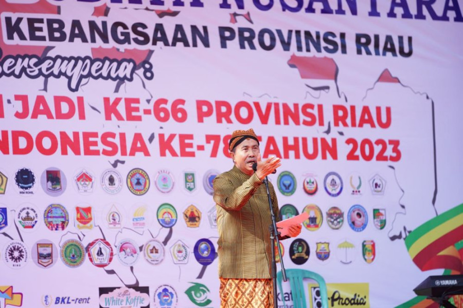 Lepas Parade Bhinneka Tunggal Ika, Ini Pesan Gubri Syamsuar