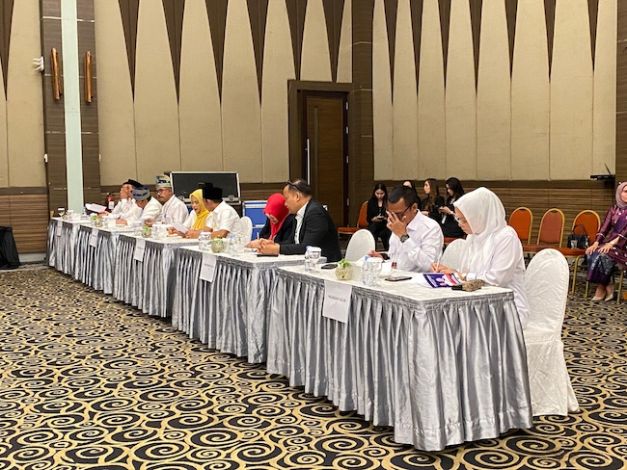 Debat Publik Kedua Pilwako Pekanbaru, Paslon Tampil dengan Busana Formal