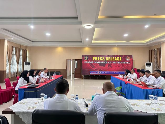 Kantor Imigrasi Pekanbaru Laksanakan Desk Monitoring Evaluasi RKT-RB Tahun 2024