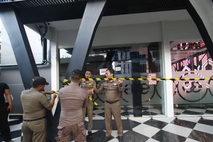 Axelle Pub and KTV Ternyata Hanya Disegel Sementara