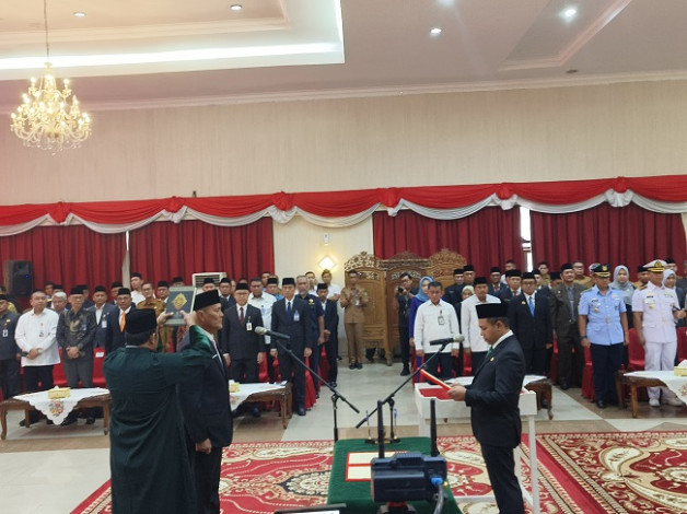 Resmi Dilantik, Gubri Perpanjang Jabatan M Taufiq OH sebagai Pj Sekdaprov Riau