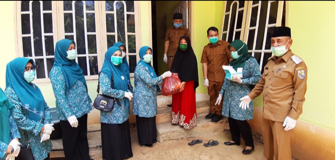 Tiga Desa di Langgam Dapat Bantuan Sembako dari TP PKK Pelalawan 