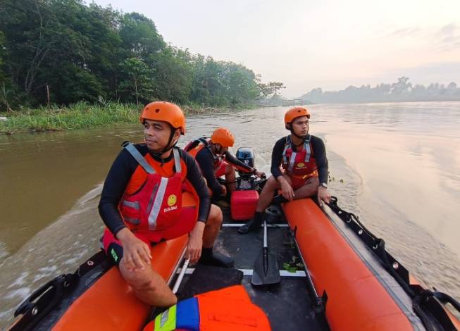Buang Air Kecil saat Maghrib, Anak Umur 4 Tahun Hilang di Sungai Kampar
