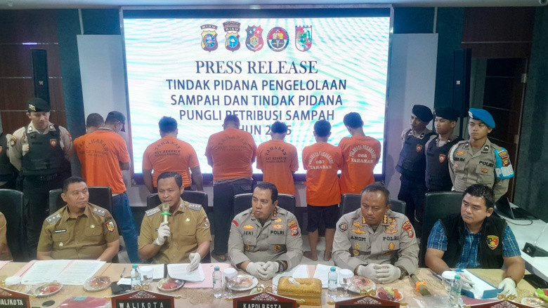 Dugaan Pengelolaan Sampah Ilegal di Pekanbaru, Tiga Sopir Jadi Tersangka