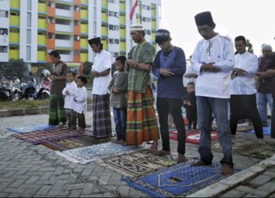 MUI Terbitkan Fatwa Salat Idul Fitri Boleh di Rumah