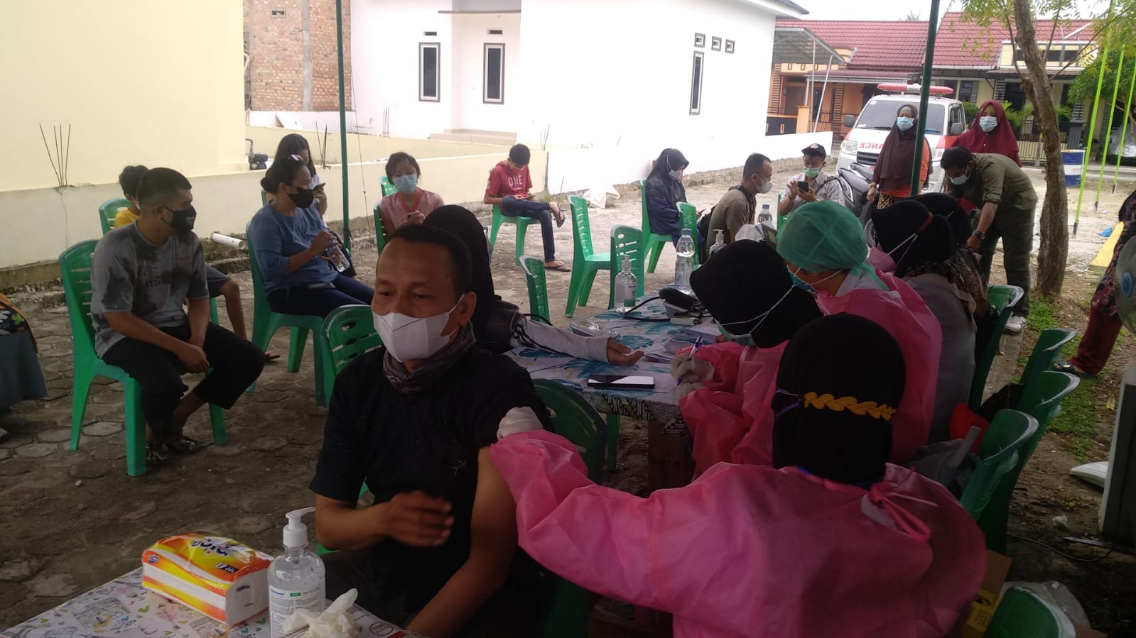 Badan Intelijen Negara Daerah Riau Vaksin Warga RT 05 Kelurahan Tobek Godang