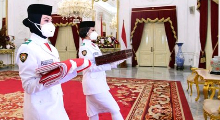 Indrian, Paskibraka Pembawa Bendera Merah Putih di Istana 