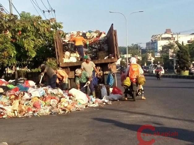Antisipasi Tumpukan Sampah, DLHK Pekanbaru Imbau Angkutan Mandiri Tertib Buang ke TPS