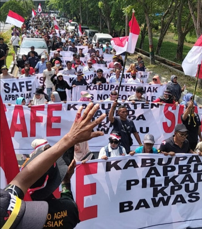 Masyarakat Demo Besar-besaran ke KPU dan Bawaslu Siak
