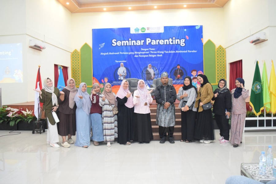 IAI Diniyyah Pekanbaru Dorong Penguatan Peran Orang Tua Melalui Seminar Parenting di SDIT Diniyyah